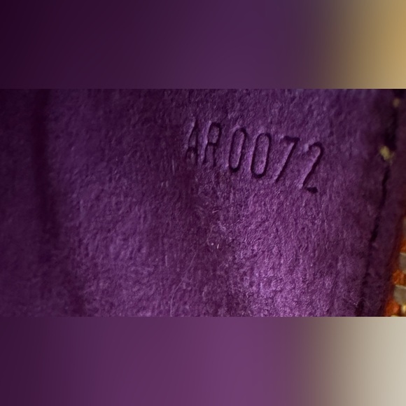 ⭐️SALE⭐️LOUIS VUITTON Epi Leather Pochette. Excellent condition in Yellow. - Picture 10 of 10